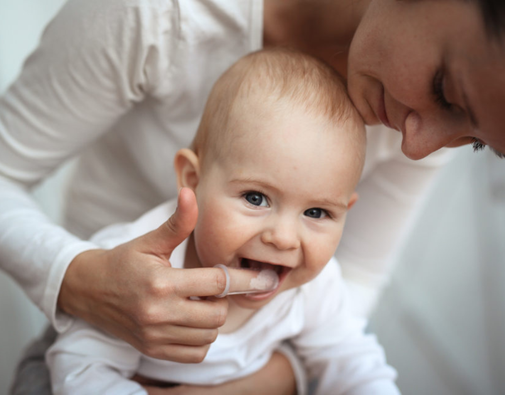 Studio dentistico Frassanito - Igiene orale neonato